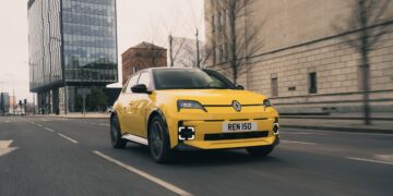 معرفی 5 E-Tech رنو؛ بازگشت یک افسانه فرانسوی با قلب برقی