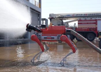 یونیتری از سگ‌های رباتیک آتش‌نشان خود رونمایی کرد