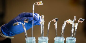 ساخت برگ مصنوعی برای تبدیل دی‌اکسید کربن به سوخت با نور خورشید