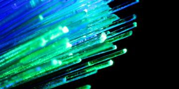 رکورد انتقال اطلاعات با فیبر نوری معمولی شکسته شد