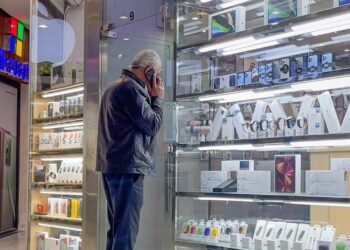 در بحبوحه مذاکرات موبایل بخریم یا نه؟