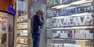 در بحبوحه مذاکرات موبایل بخریم یا نه؟