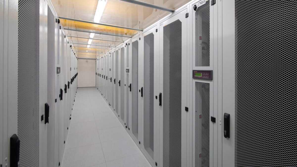 آشنایی با سرور پایگاه داده (Database server)