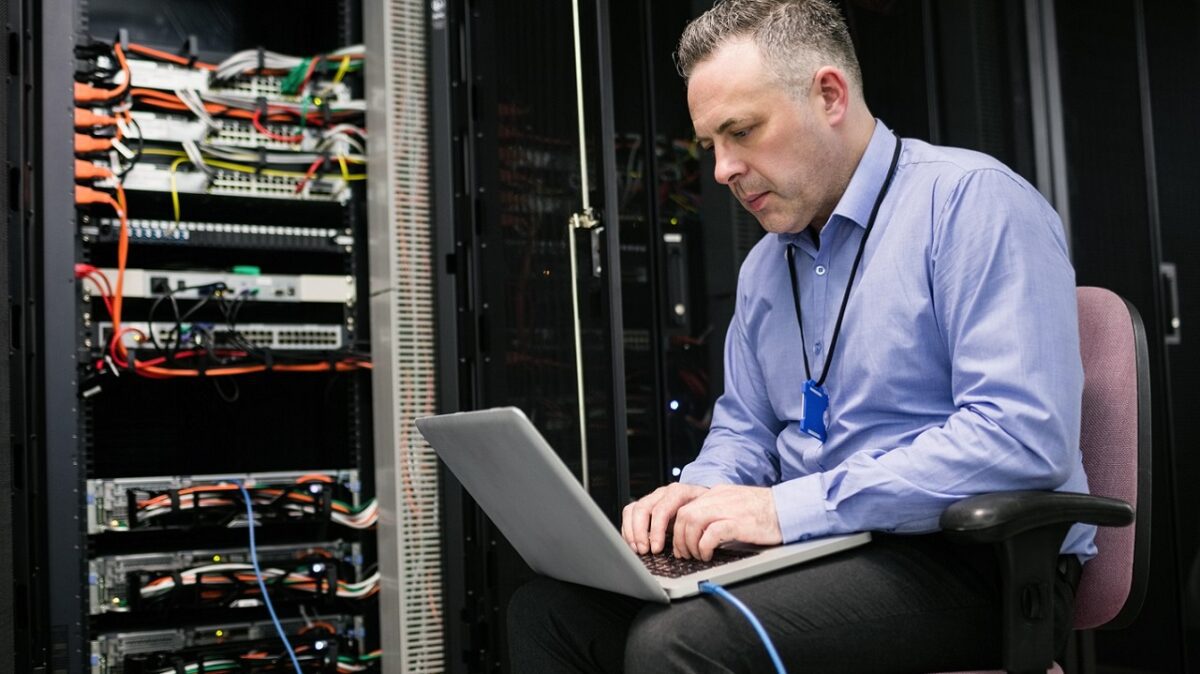 آشنایی با سیستم عامل سرور (Server operating system)