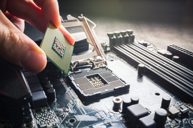 پردازنده چیست و چه کاربردی دارد؟ | بررسی کامل CPU به زبان ساده