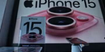 دونالد ترامپ به اپل: تولید آیفون در هند را متوقف کنید و ظرفیت ساخت را در آمریکا افزایش دهید