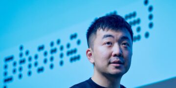 کارل پی: آینده گوشی‌های هوشمند فقط یک اپلیکیشن خواهد داشت — سیستم عامل