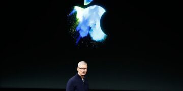 تیم کوک با وجود تعرفه ۹۰۰ میلیون دلاری، از افزایش قیمت محصولات اپل خودداری کرد