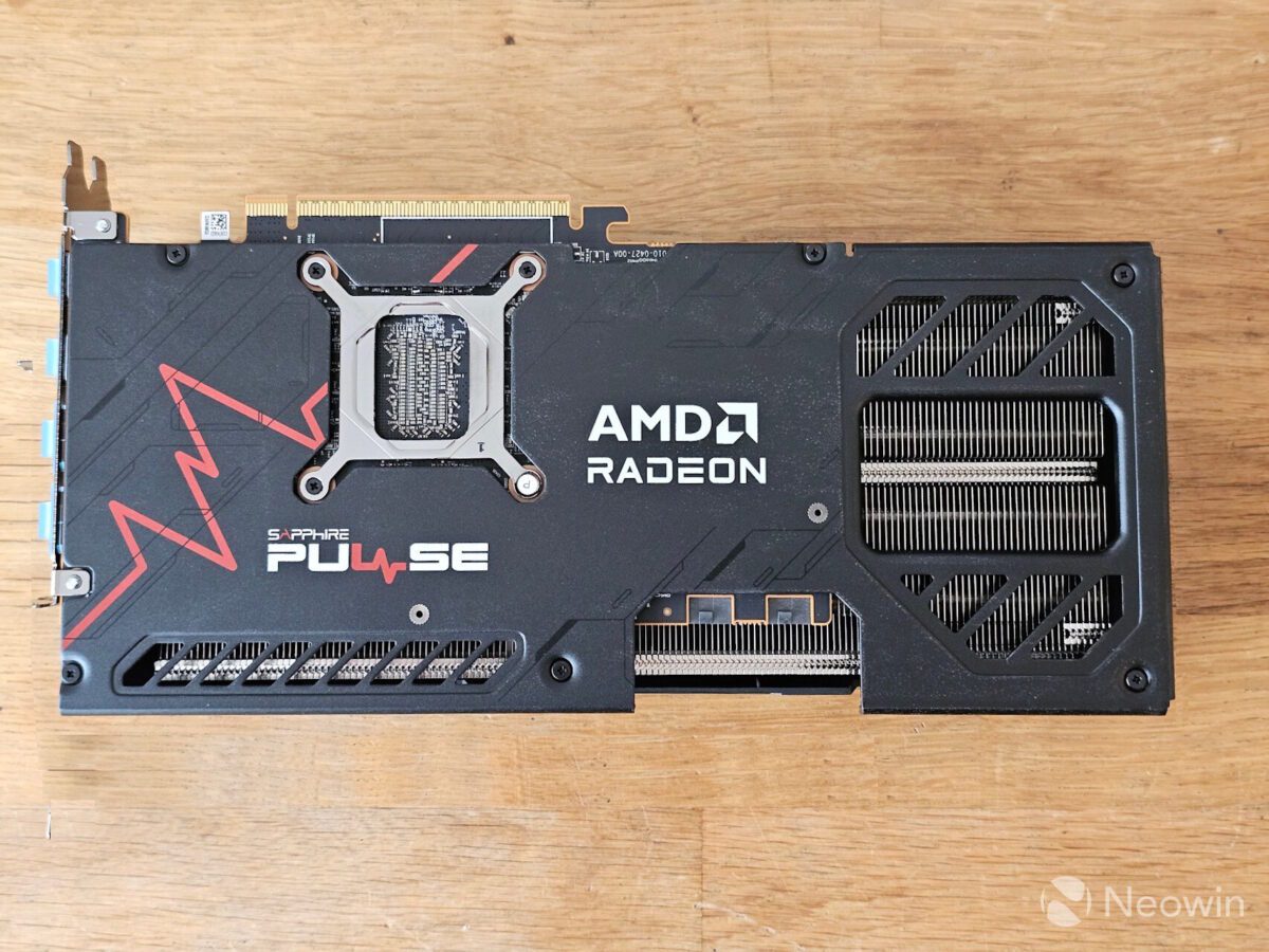 در این ارزیابی، RX 9070 با مدل‌های 9070 XT، 7800 XT و همچنین کارت‌های Nvidia RTX 5070 و 4070 مقایسه شد.
