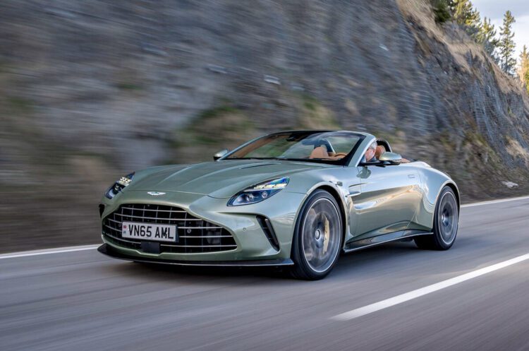 استون مارتین Vantage Roadster؛ صدای موتور جذاب و طراحی بی‌نقص
