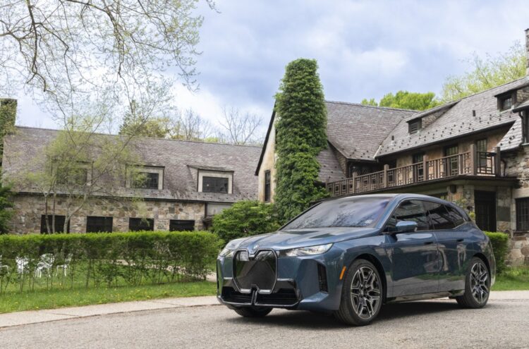 خودروی BMW iX مدل ۲۰۲۶؛ پرچم‌دار برقی BMW با گزینه‌های متنوع‌تر