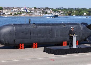 بریتانیا از نخستین زیردریایی رباتیک بزرگ و دوربرد اروپا رونمایی کرد