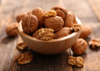 مصرف گردو خطر ابتلا به سرطان روده بزرگ را کاهش می دهد