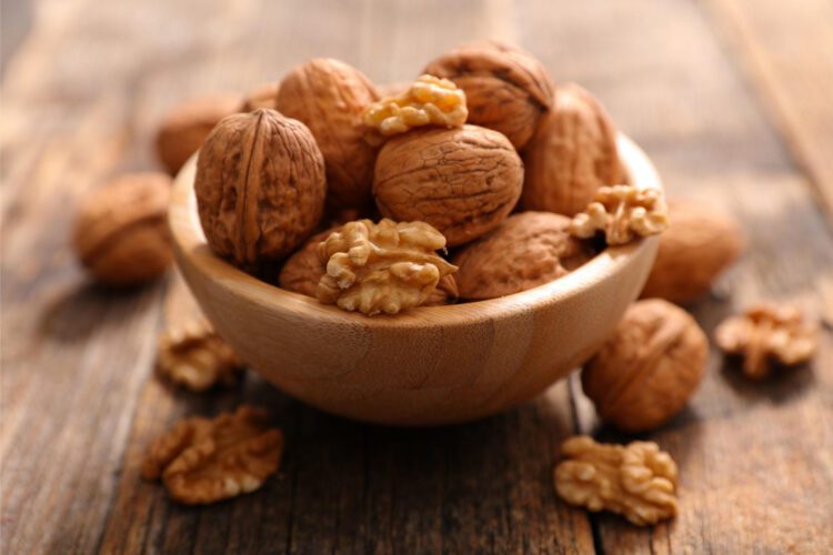 مصرف گردو خطر ابتلا به سرطان روده بزرگ را کاهش می دهد