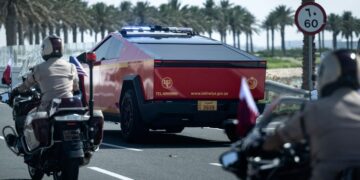 اسکورت کاروان ترامپ با سایبرتراک‌های تسلا در قطر