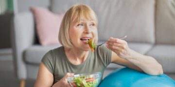 10 مورد از بهترین غذاها برای تقویت رشد مو