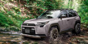 مدل ۲۰۲۶ تویوتا RAV4 با موتور تمام هیبریدی و عملکردی تهاجمی‌تر معرفی شد