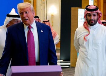 ترامپ بزرگ‌ترین قرارداد فروش تسلیحات تاریخ را با عربستان امضا کرد