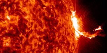 شراره خورشیدی X2.7 اختلالات رادیویی را در پنج قاره رقم زد