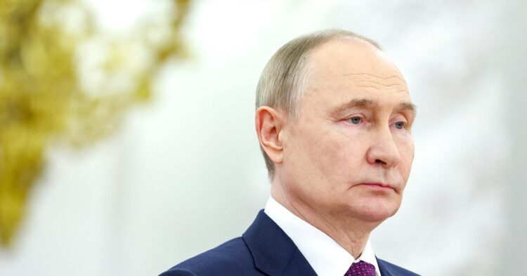 پوتین ایجاد پیام‌رسان دولتی برای مقابله با واتس‌اپ و تلگرام را تصویب کرد