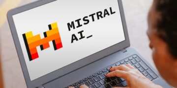 Mistral از دستیار هوش مصنوعی برنامه‌نویسی خود با نام Mistral Code رونمایی کرد