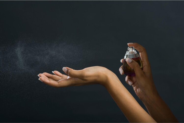 عطرها سپر شیمیایی طبیعی بدن را در برابر آلودگی هوا تضعیف می‌ کنند