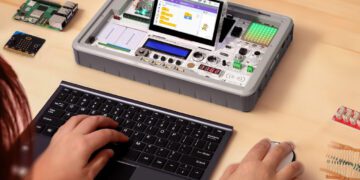  آزمایشگاه هوش مصنوعی و الکترونیک قابل‌ حمل CrowPi 3 رونمایی شد