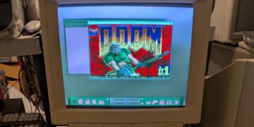 اجرای بازی افسانه‌ای DOOM روی سرور قدیمی اپل