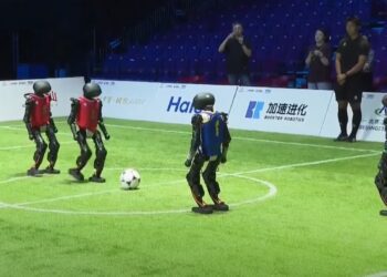 پکن میزبان فینال جهانی فوتبال رباتیک RoBoLeague  