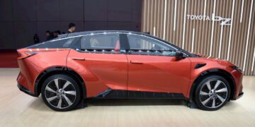 تویوتا از خودروی برقی bZ5 به عنوان رقیب جدی تسلا و BYD رونمایی کرد