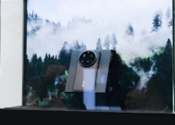 شیائومی از نسخه محدود گوشی Xiaomi 15 Ultra به مناسبت صدمین سالگرد لایکا رونمایی کرد