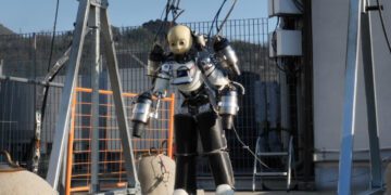 ساخت ربات انسان‌نمای امداد و نجات با قابلیت پرواز با جت‌پک