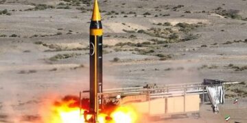 رونمایی رسمی ایران از موشک بالستیک چندکلاهه «خیبر»