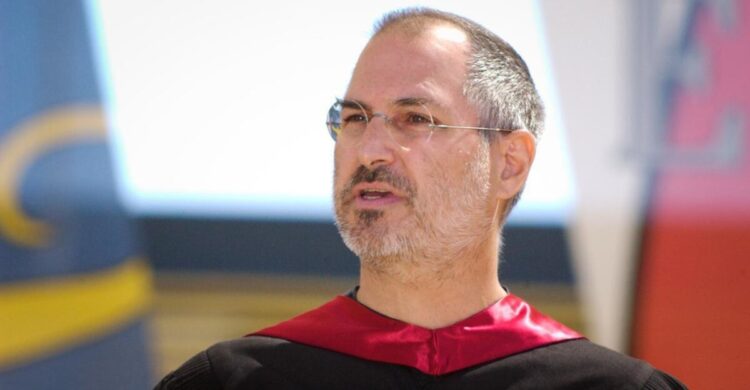آرشیو Steve Jobs داستان‌ها، ویدیوها و یادداشت‌های سخنرانی مشهور او در مراسم فارغ‌التحصیلی را به اشتراک می‌گذارد