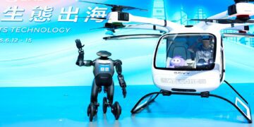 خودروی پرنده GAC با برد ۳۰ کیلومتر رونمایی شد