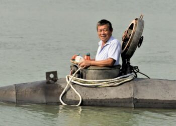 زیردریایی دست‌ساز کشاورز چینی با موفقیت به اعماق آب رفت