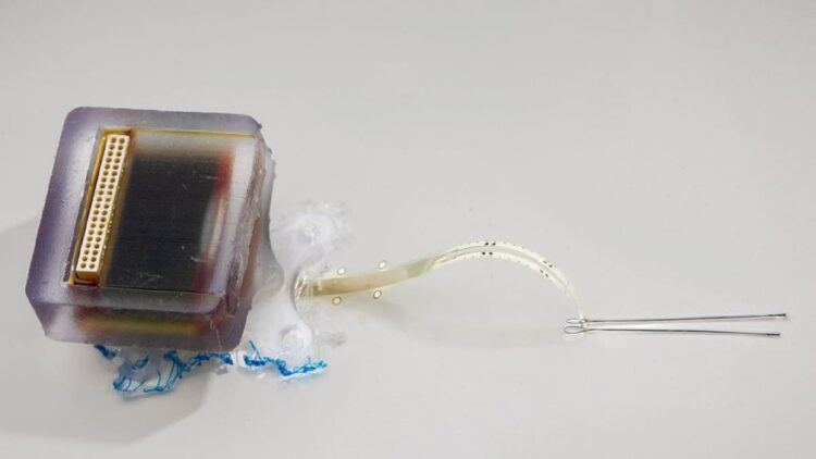 بازیابی حرکت پس از آسیب نخاعی با ایمپلنت پیشرفته الکتریکی