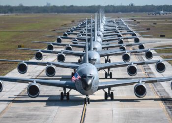 اضافه شدن قابلیت پرتاب پهپاد به هواپیمای سوخترسان KC-135