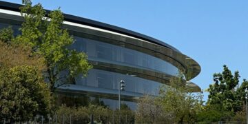 تغییر مدیریت در لایه‌های بالایی اپل ادامه دارد