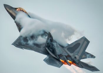 جنگنده F-22 سوپر با حمایت ترامپ ساخته می شود