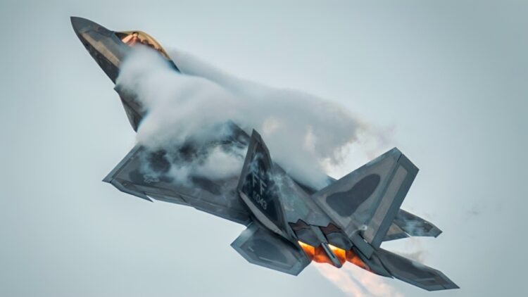 جنگنده F-22 سوپر با حمایت ترامپ ساخته می‌ شود