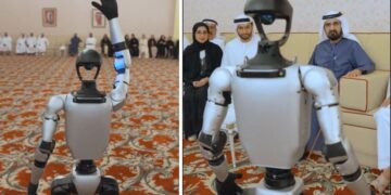 حاکم دبی در مراسمی زنده با ربات انسان‌نمای G1 تعامل کرد