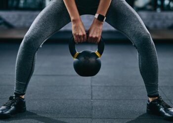 نگاهی به معایب چالش معروف ۱۰۰ حرکت کتل بل در روز