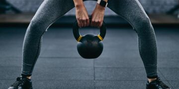 نگاهی به معایب چالش معروف ۱۰۰ حرکت کتل ‌بل در روز