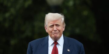 تهدید ترامپ برای اعمال تعرفه ۳۰۰ درصدی بر تراشه‌ها