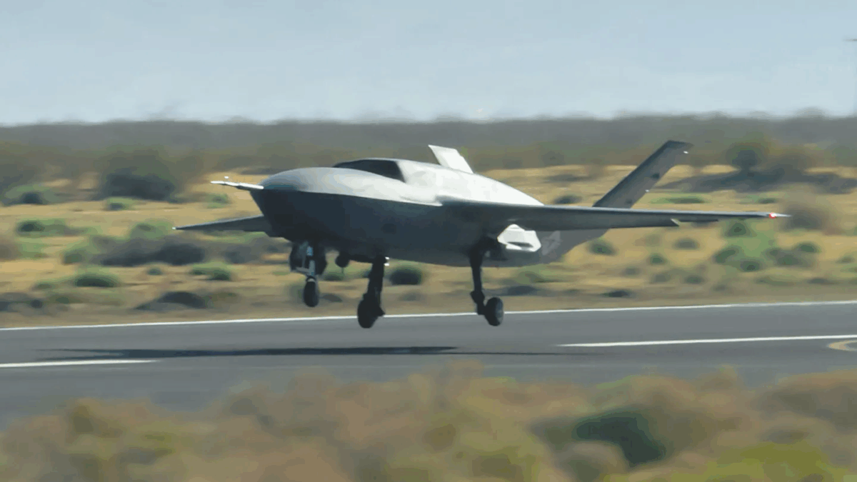 نخستین پرواز آزمایشی پهپاد جنگنده نسل ششم YFQ-42A آمریکا 