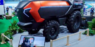 ژاپن نخستین تراکتور هیدروژنی خودران جهان را معرفی کرد