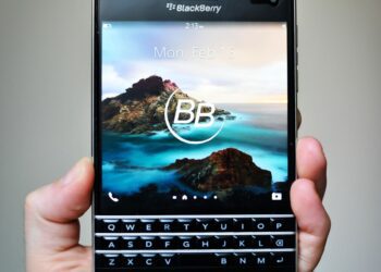 بلک‌بری Passport با کیت ارتقاء اندروید باز می‌گردد