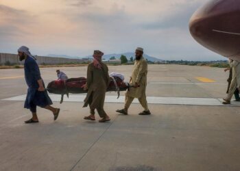 زلزله مرگبار در افغانستان ۸۰۰ کشته و هزاران زخمی بر جا گذاشت