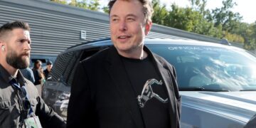 بسته جبران خدمت تسلا برای ایلان ماسک